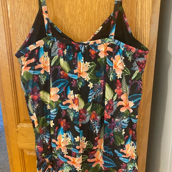 Swimsuits for All women size 22 blouson tankini swim top black floral. - Picture 4 of 5